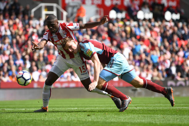 詹姆斯借助 詹姆斯借助